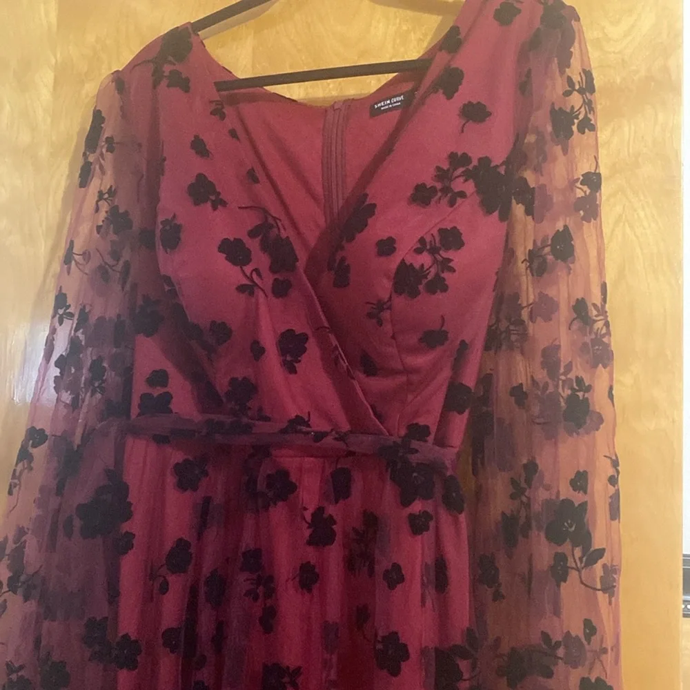 Shein Curve formal dark red and black formal dress - Picture 2 of 8